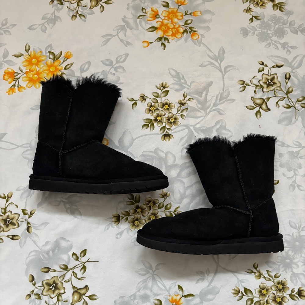 UGG Size 7 Black Bailey Button Boots - Picture 7 of 15